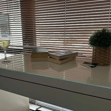 Harbourside - 1 Bedroom - Sleeps 2 Apartment *