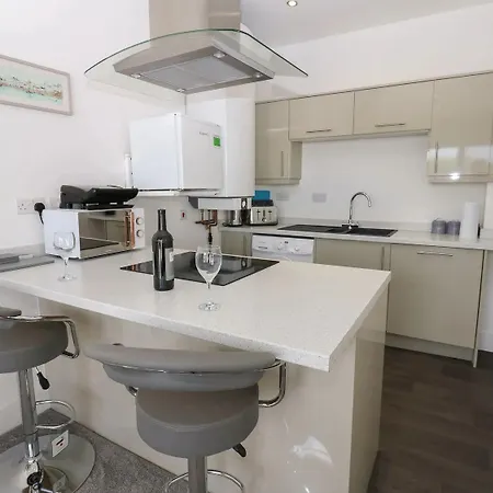 Harbourside - 1 Bedroom - Sleeps 2 *