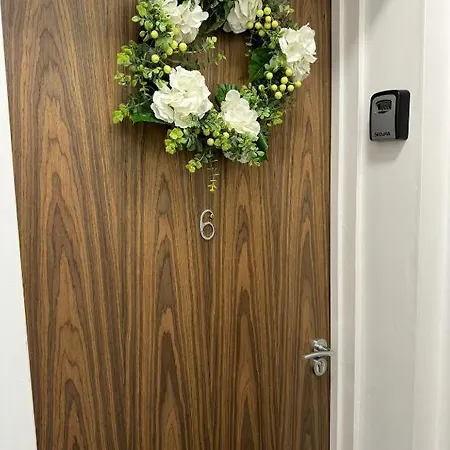 Harbourside - 1 Bedroom - Sleeps 2 *